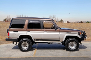 1991 JDM Toyota Land Cruiser HZJ77 thumbnail
