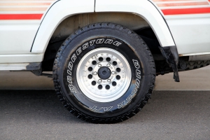 1989 Toyota Land Cruiser HJ61 thumbnail