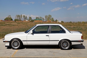 1988 BMW (E30) 325iS thumbnail
