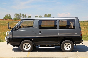 1991 Mitsubishi Delica Exceed thumbnail