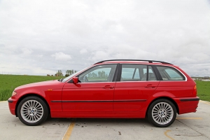 2002 BMW E46 330xi Sport Wagon thumbnail