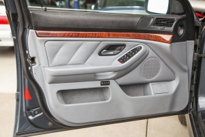 2000 BMW 528i thumbnail