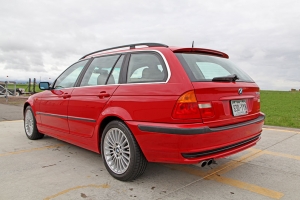 2002 BMW E46 330xi Sport Wagon thumbnail