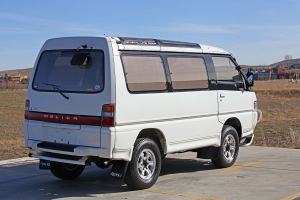 1990 Mitsubishi Delica Super Exceed thumbnail
