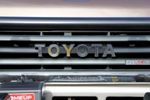 1991 JDM Toyota Land Cruiser HZJ77 thumbnail