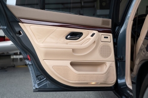 2001 BMW (E38) 740i M Sport thumbnail