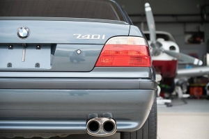 2001 BMW (E38) 740i M Sport thumbnail