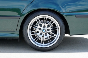 2001 BMW (E39) M5 thumbnail