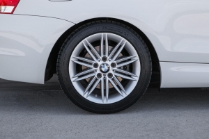 2011 BMW (E82) 128i M Sport thumbnail