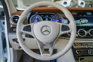 2018 (W213) Mercedes-Benz E400 4MATIC Wagon thumbnail