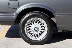 1987 BMW (E30) 325iS thumbnail