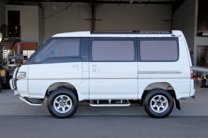 1990 Mitsubishi Delica Super Exceed thumbnail