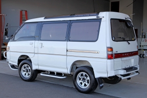 1990 Mitsubishi Delica Super Exceed thumbnail