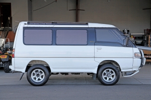 1990 Mitsubishi Delica Super Exceed thumbnail