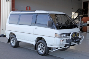 1990 Mitsubishi Delica Super Exceed thumbnail