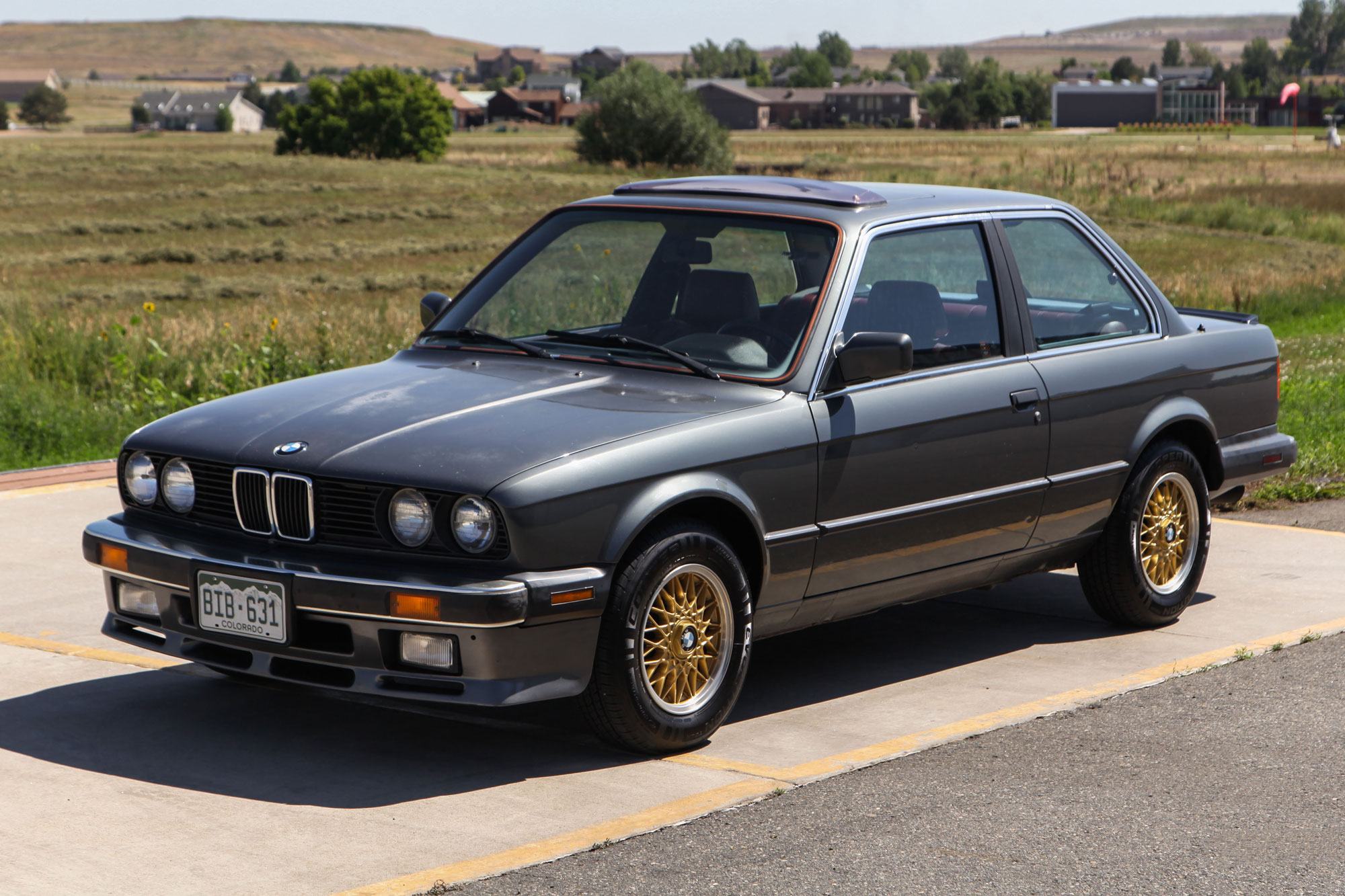 Exterior photo of 1987 BMW (E30) 325iS