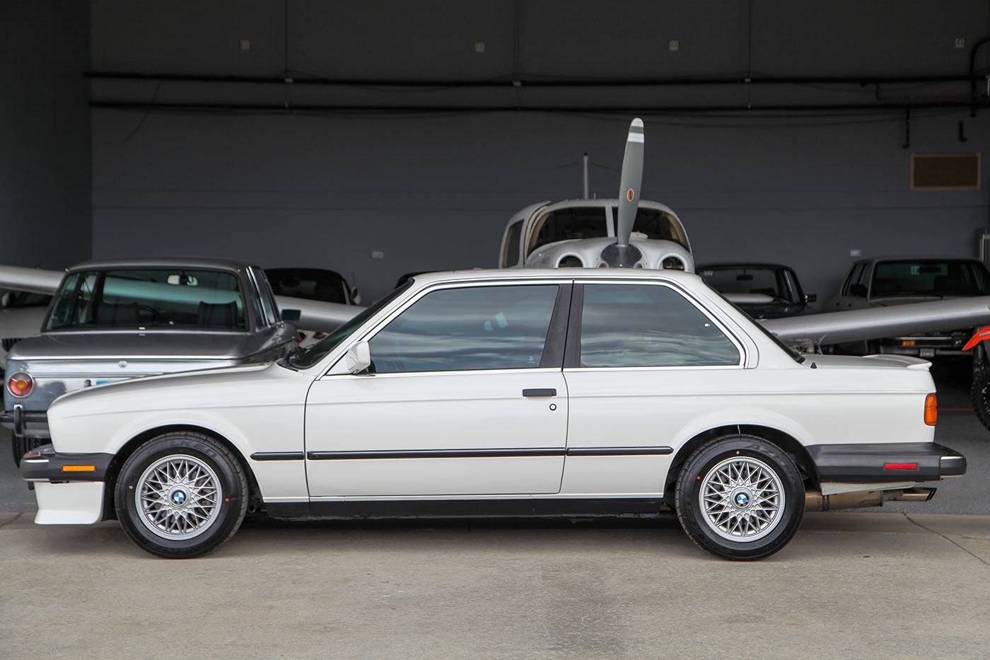 1987 BMW 325iS exterior photo
