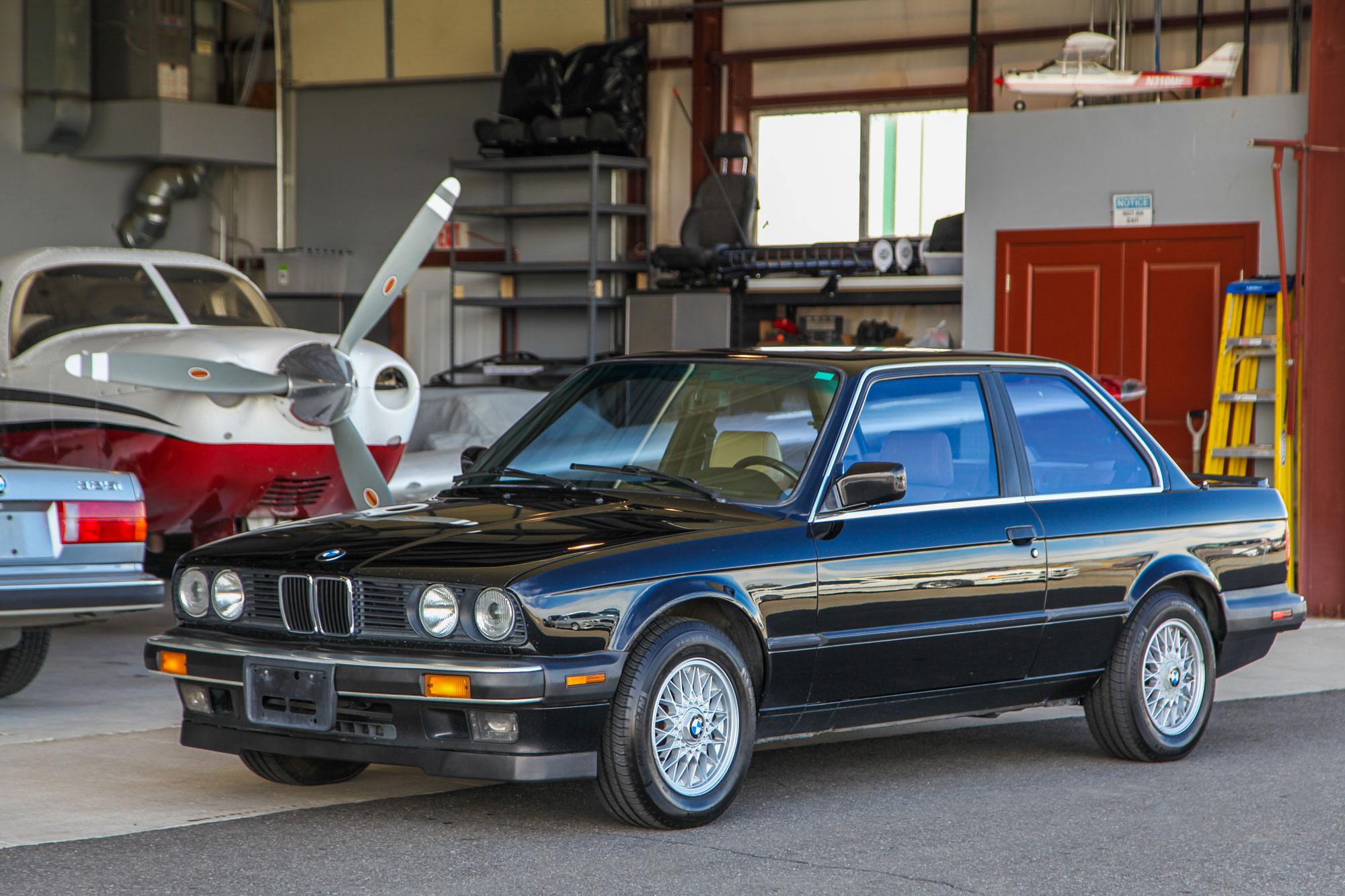 Exterior photo of 1988 BMW (E30) 325iS