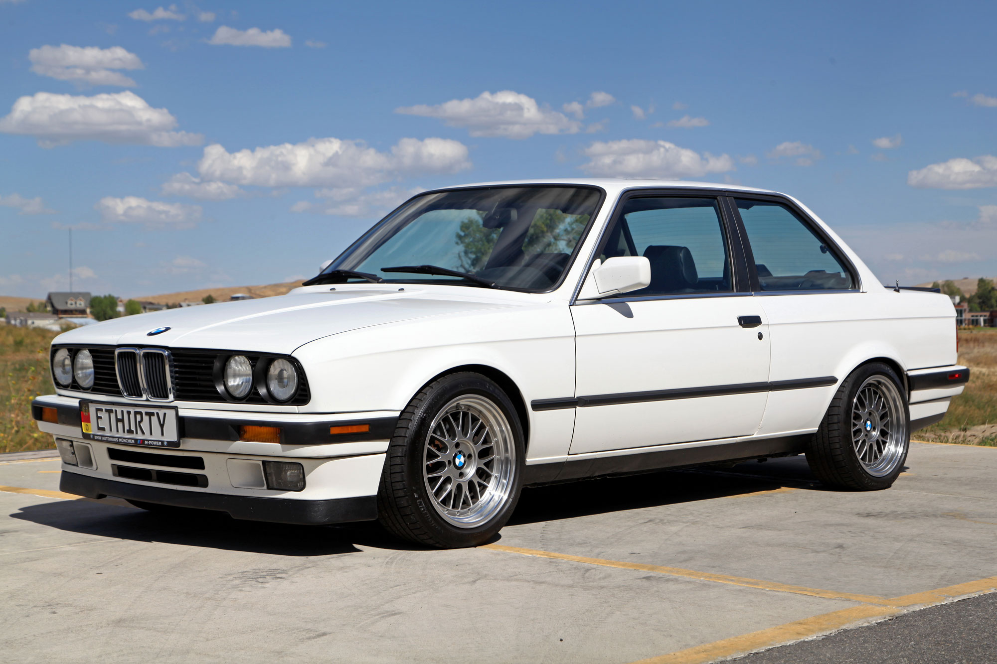 Exterior photo of 1988 BMW (E30) 325iS