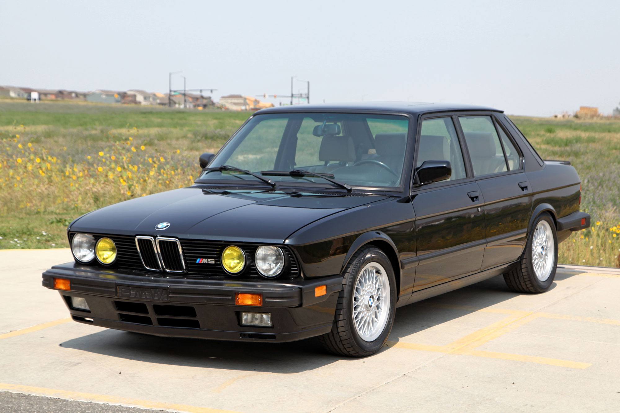 Exterior photo of 1988 BMW E28 M5