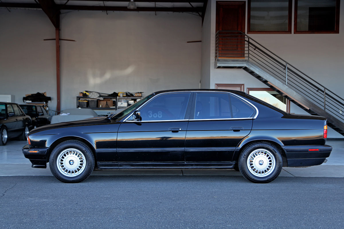 1990 BMW 525i exterior photo