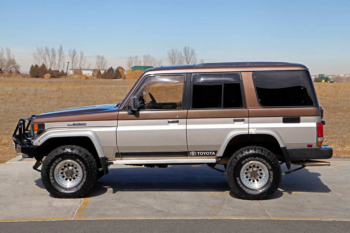 1991 JDM Toyota Land Cruiser HZJ77 exterior photo