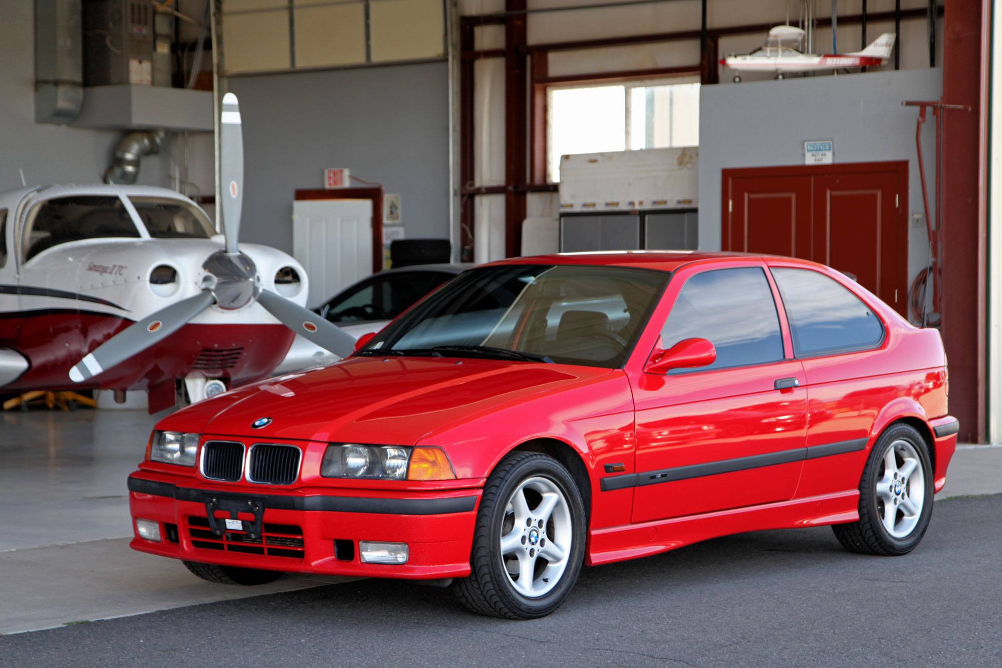Exterior photo of 1995 BMW (E36/5) 318ti Club Sport