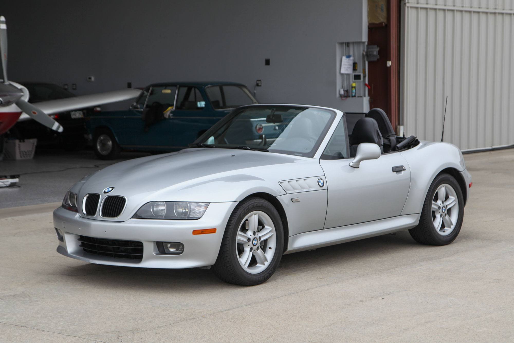 Exterior photo of 2000 BMW Z3 2.3 Roadster