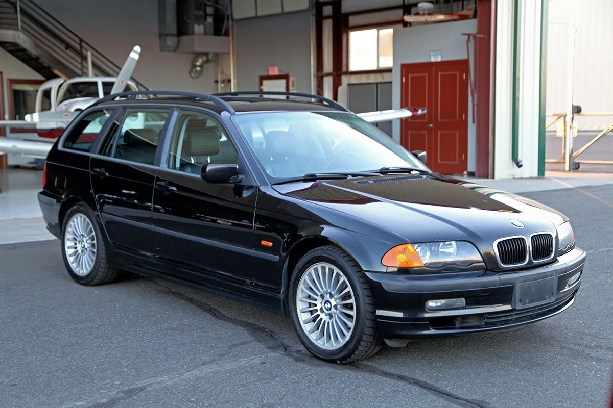 2001 BMW E46 325XiT Sport Wagon (Touring) exterior photo
