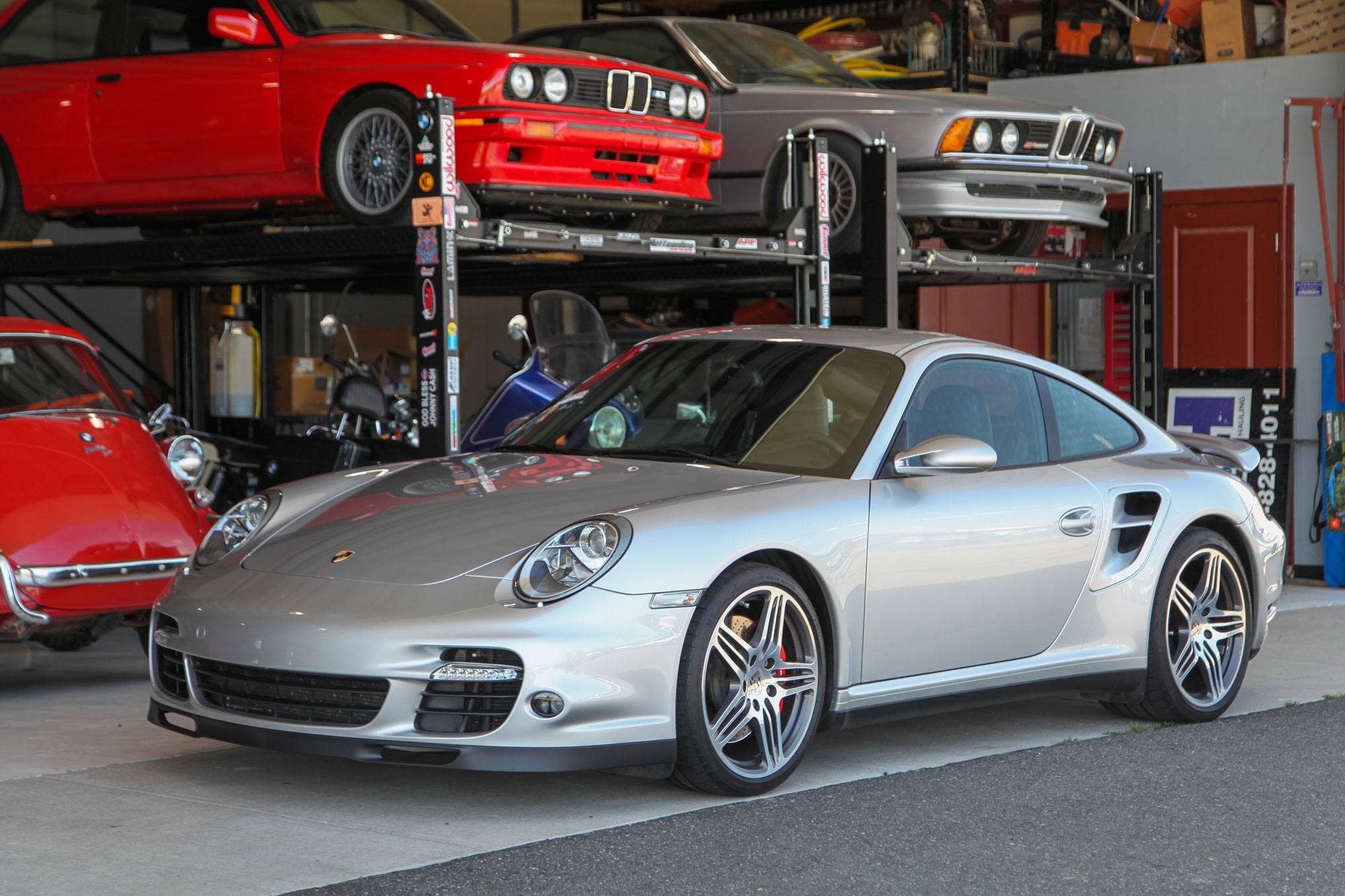 Exterior photo of 2007 Porsche 911 (997.1) Turbo