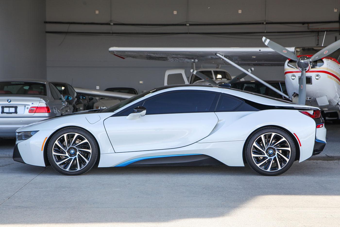 2015 BMW i8 exterior photo